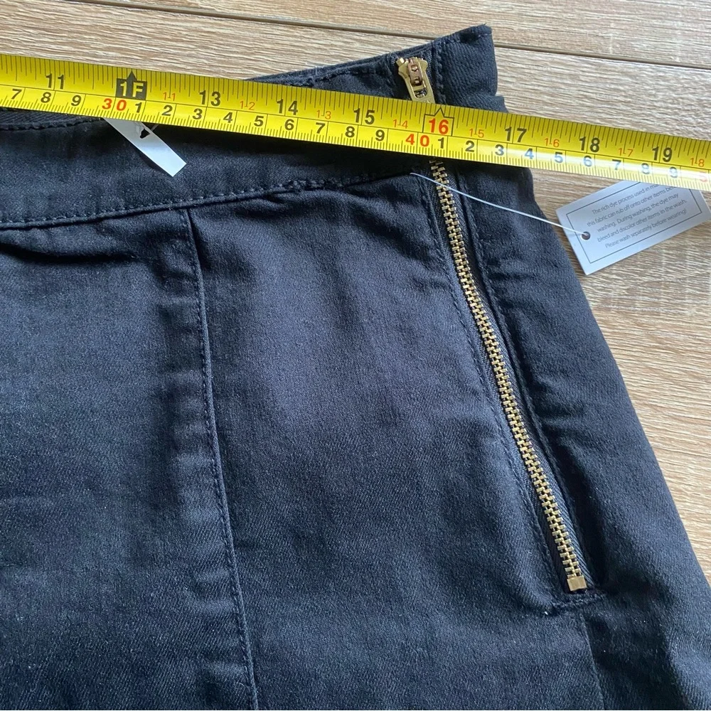 No Boundaries Junior's Black Pleated Skirt